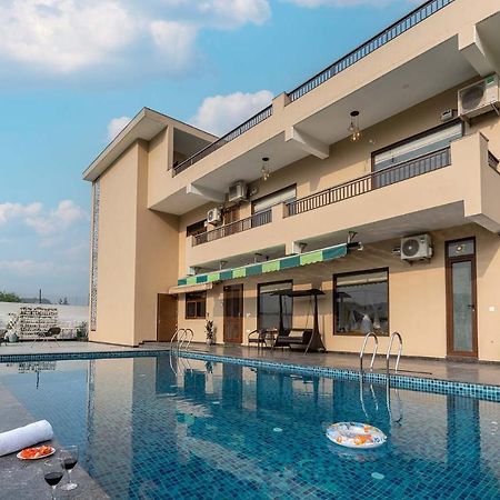 Brookvale Manor By Stayvista - Private Pool Haven With Endless Views & Indoor Fun Sohna Eksteriør bilde