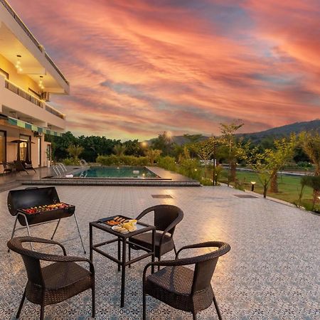 Brookvale Manor By Stayvista - Private Pool Haven With Endless Views & Indoor Fun Sohna Eksteriør bilde