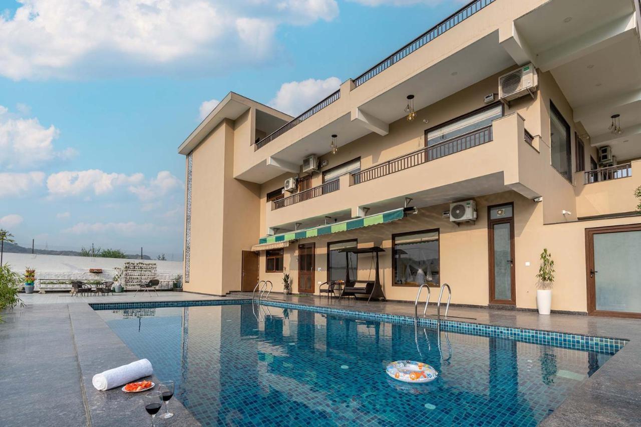 Brookvale Manor By Stayvista - Private Pool Haven With Endless Views & Indoor Fun Sohna Eksteriør bilde