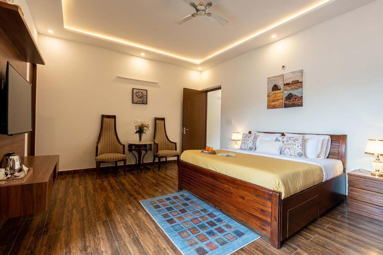 Brookvale Manor By Stayvista - Private Pool Haven With Endless Views & Indoor Fun Sohna Eksteriør bilde