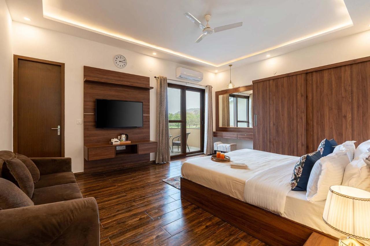 Brookvale Manor By Stayvista - Private Pool Haven With Endless Views & Indoor Fun Sohna Eksteriør bilde
