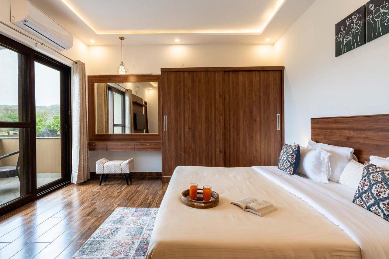 Brookvale Manor By Stayvista - Private Pool Haven With Endless Views & Indoor Fun Sohna Eksteriør bilde