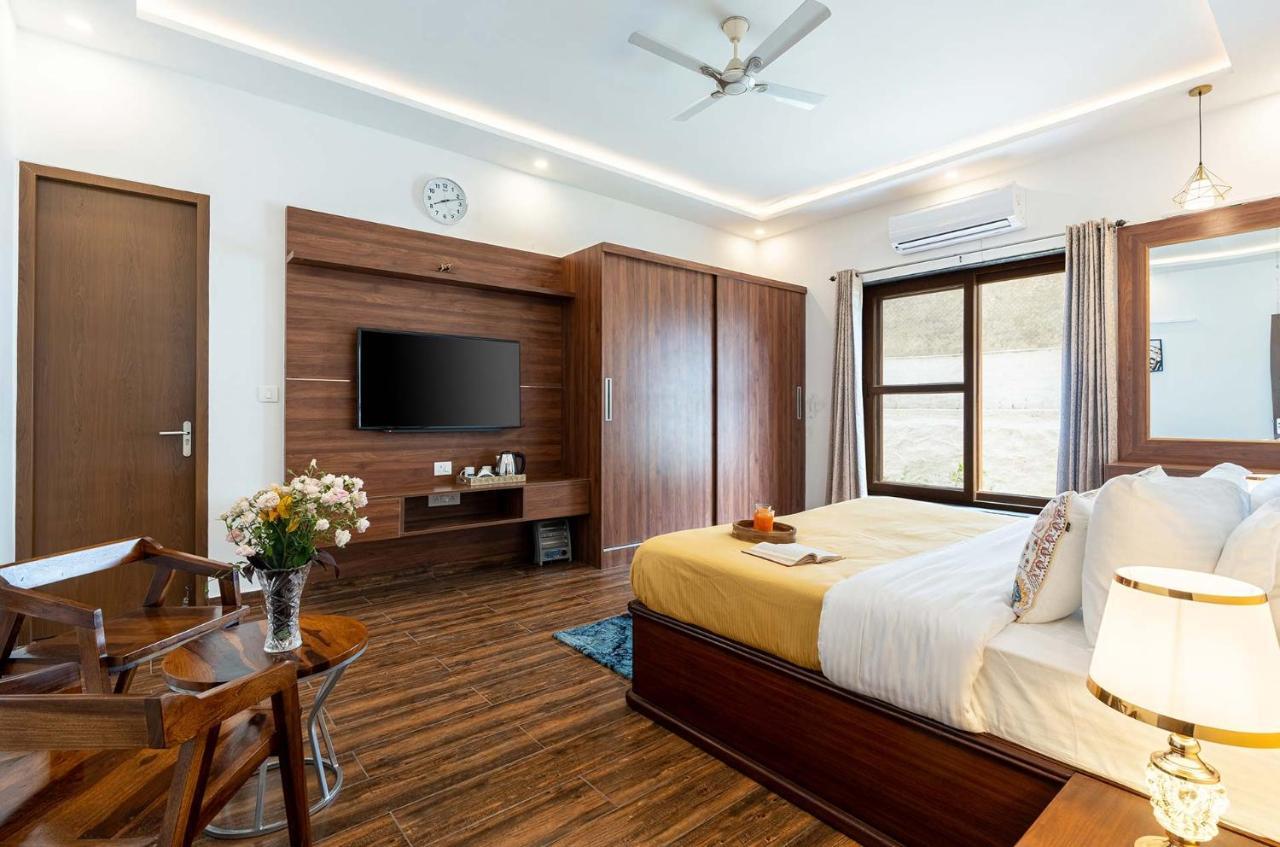 Brookvale Manor By Stayvista - Private Pool Haven With Endless Views & Indoor Fun Sohna Eksteriør bilde