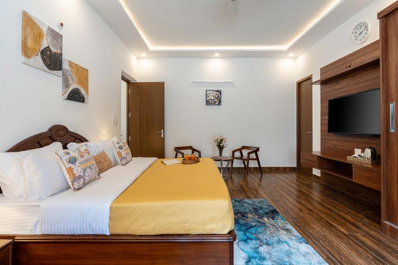 Brookvale Manor By Stayvista - Private Pool Haven With Endless Views & Indoor Fun Sohna Eksteriør bilde