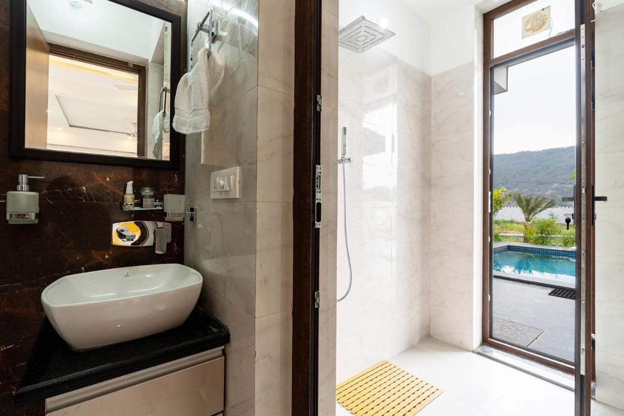 Brookvale Manor By Stayvista - Private Pool Haven With Endless Views & Indoor Fun Sohna Eksteriør bilde