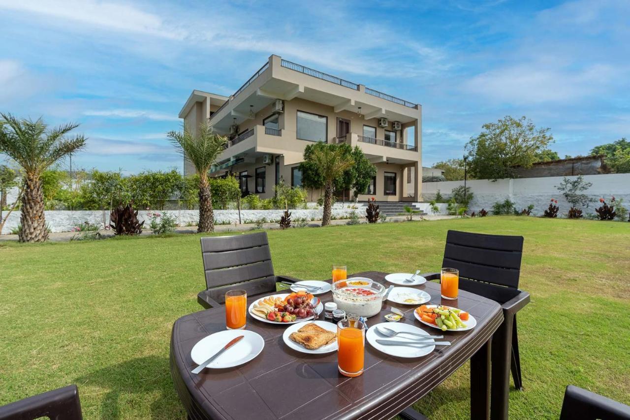 Brookvale Manor By Stayvista - Private Pool Haven With Endless Views & Indoor Fun Sohna Eksteriør bilde